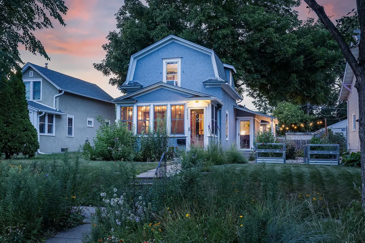 1555 Almond AVE, Saint Paul, MN 55108