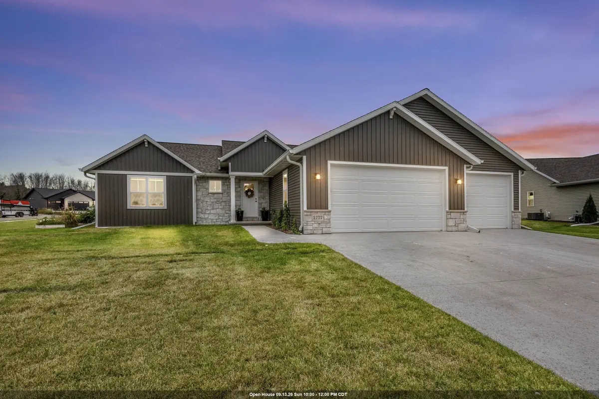1777 LOYAL DR, Neenah, WI 54956
