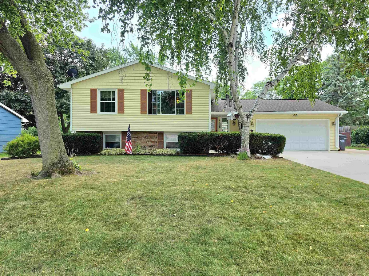 540 SOMERSET DR, Green Bay, WI 54301-2724