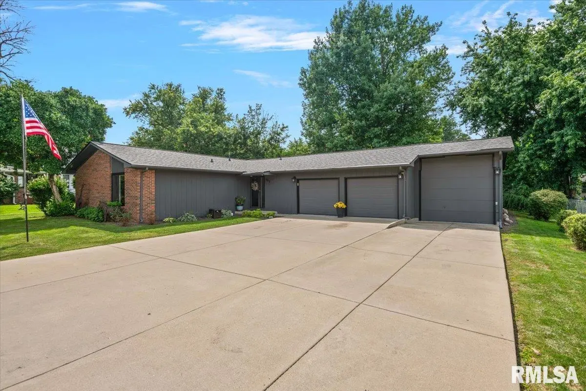 903 6TH ST, Pawnee, IL 62558