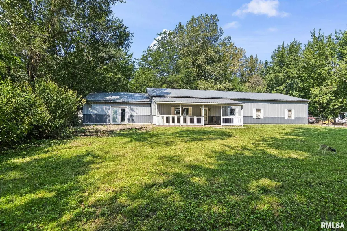 1325 Stanton Airport RD, Riverton, IL 62561