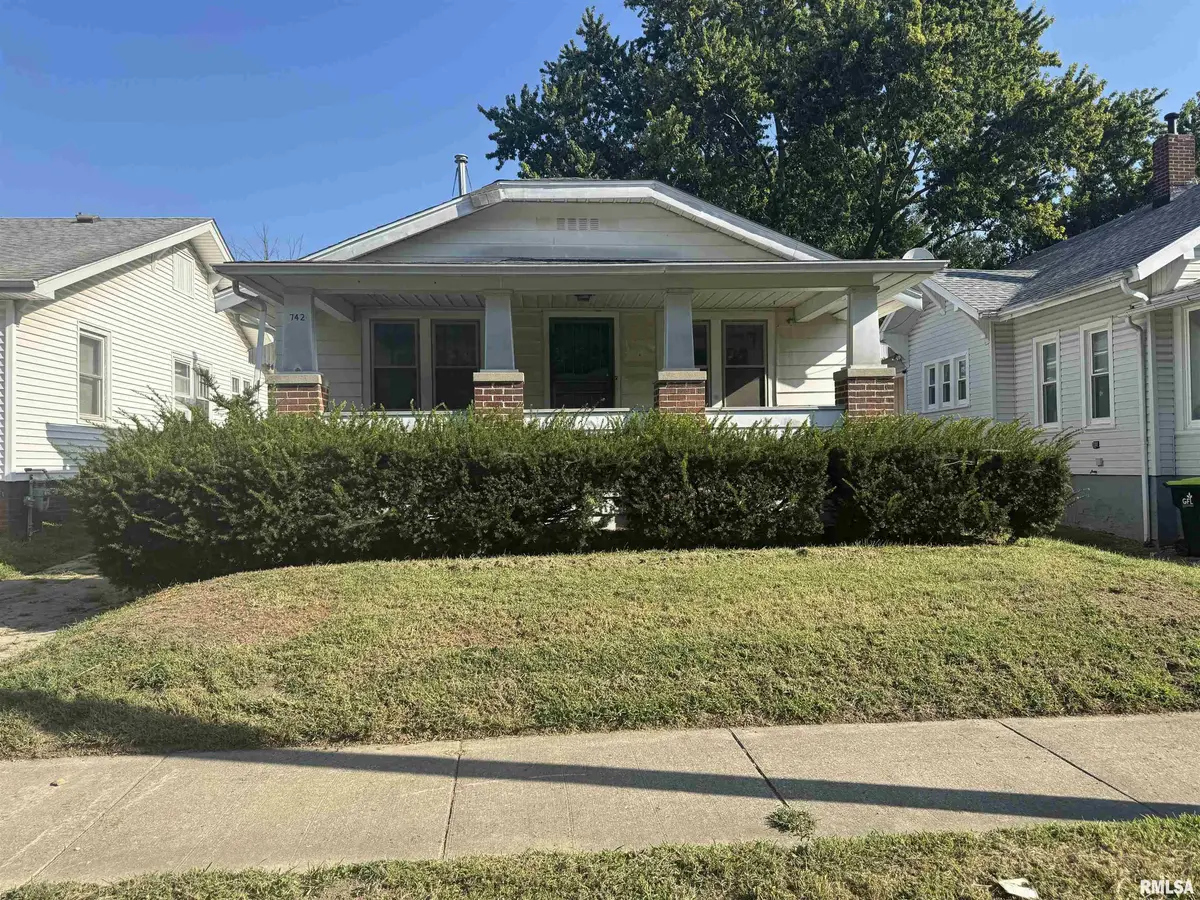 742 W CENTER ST, Decatur, IL 62526