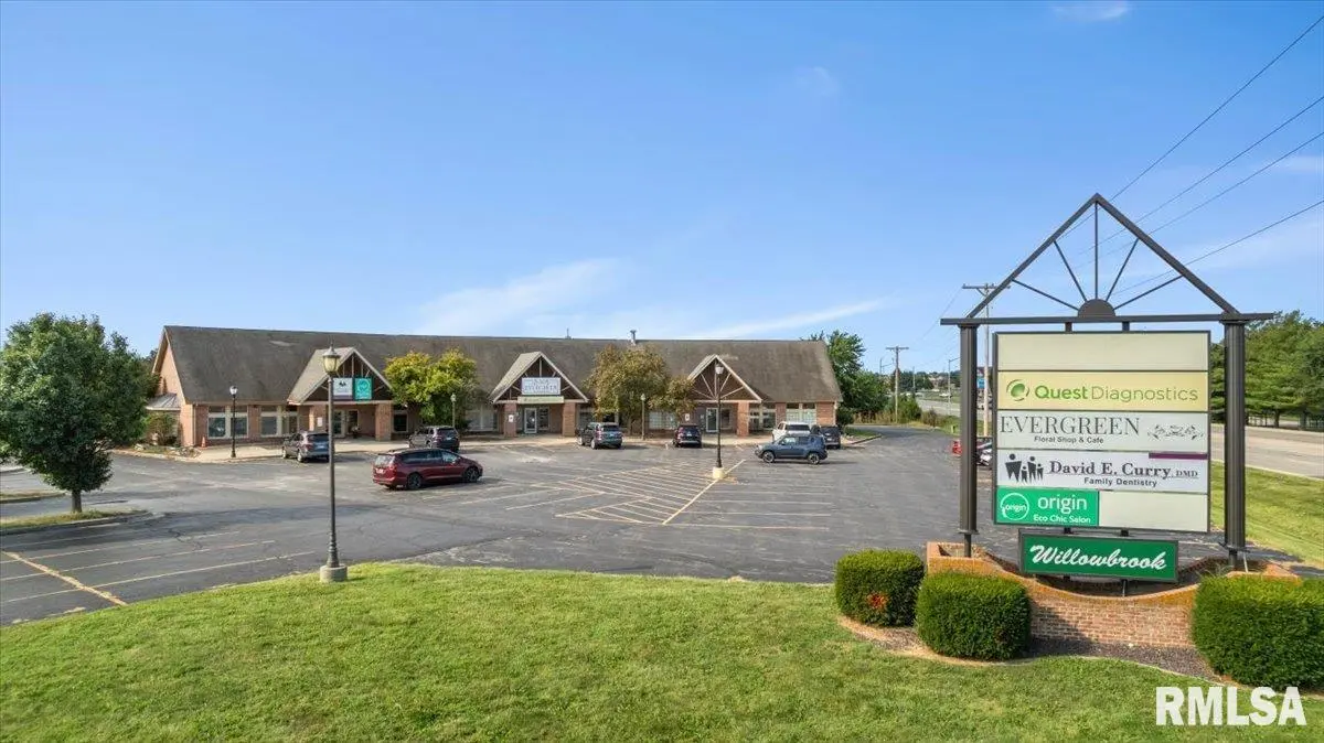 3127 ROBBINS RD, Springfield, IL 62704