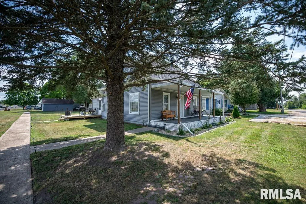 111 E OAKLEY AVE, Glasford, IL 61533