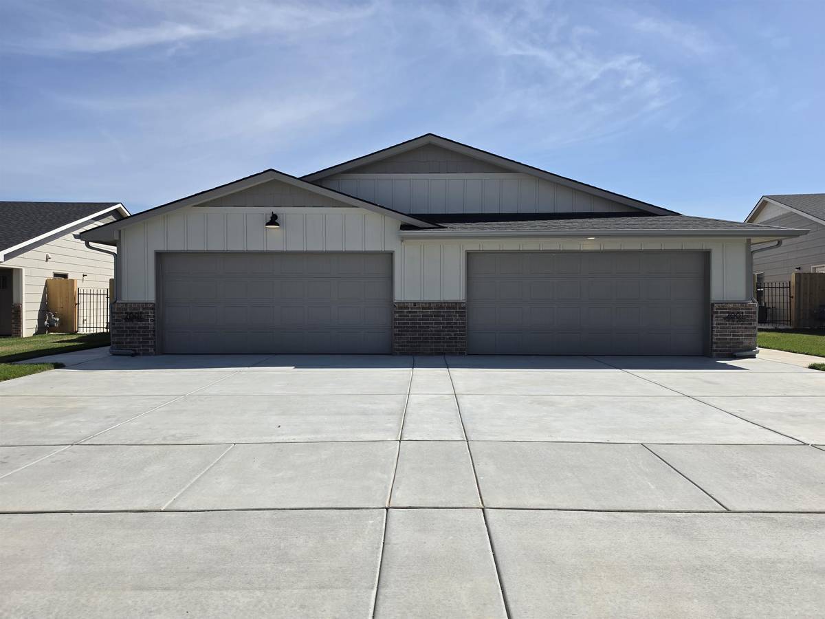 2881 S Cedar Crest Ct, Wichita, KS 67215