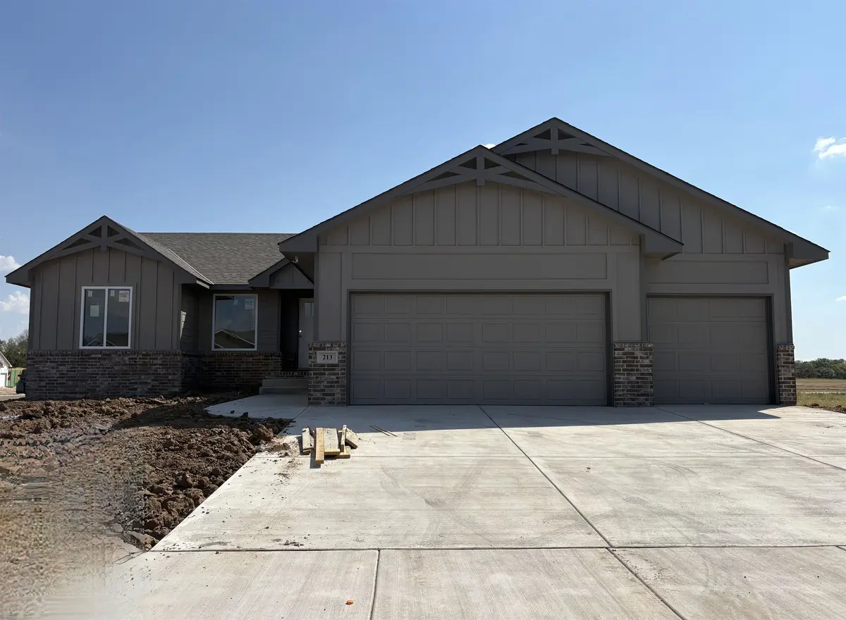 213 E Hanscom St, Derby, KS 67037