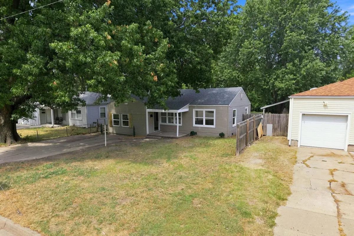 3114 E Range Rd, Wichita, KS 67216