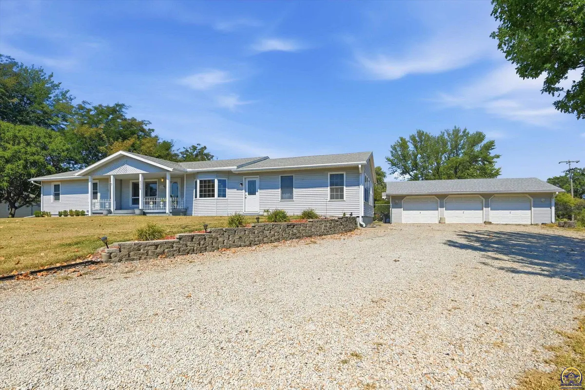 4310 NW 46th ST, Topeka, KS 66618