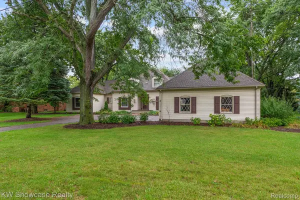 9837 Burning Tree DR, Grand Blanc Charter Township, MI 48439