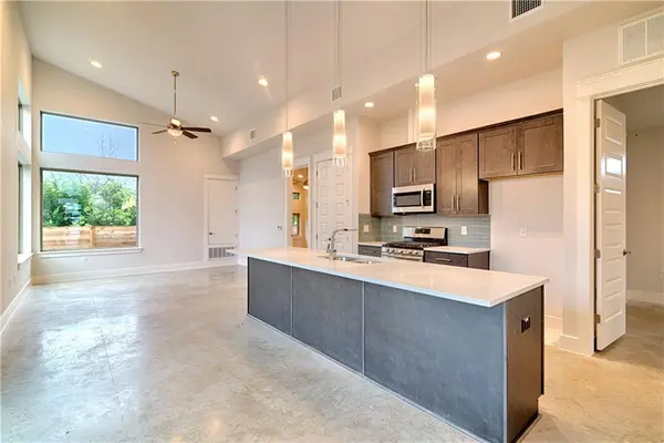 904 E 54th ST #B, Austin, TX 78751