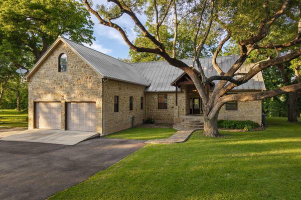302 Guadalupe River DR, Seguin, TX 78155