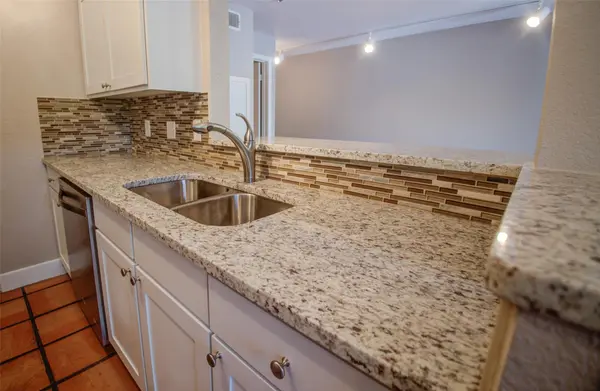 1306 Norwalk LN #206, Austin, TX 78703