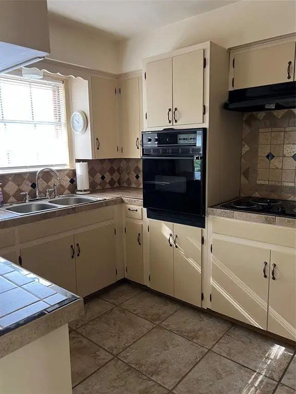 523 Murray Ave, Rockdale, TX 76567