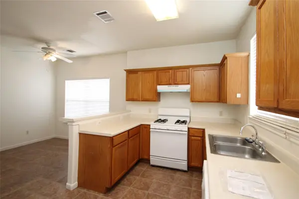 2817 Southampton WAY #B, Round Rock, TX 78664