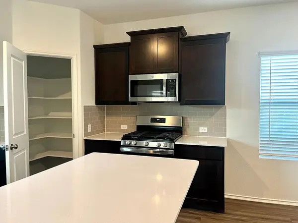 100 Milliner LOOP, Hutto, TX 78634
