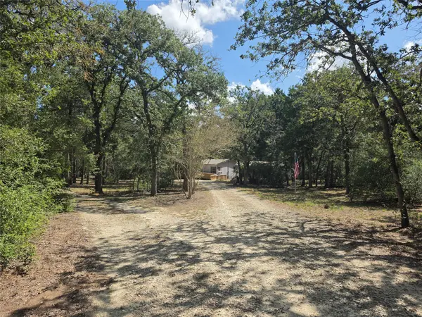 319 Green Oaks DR, Bastrop, TX 78602