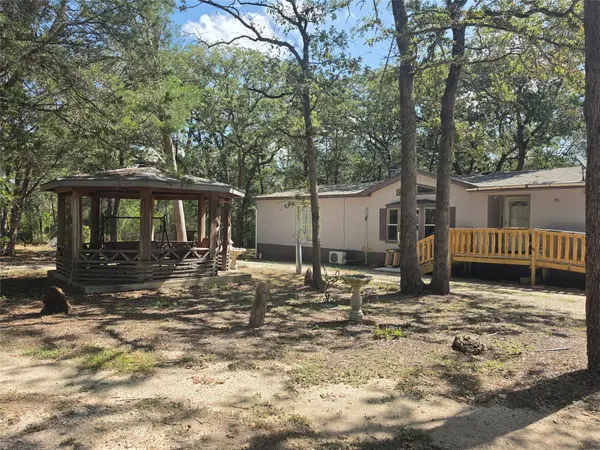 319 Green Oaks DR, Bastrop, TX 78602