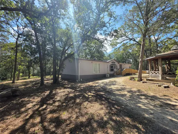 319 Green Oaks DR, Bastrop, TX 78602