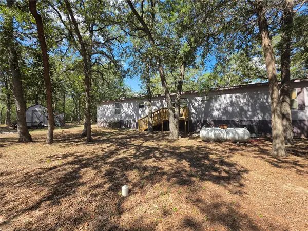 319 Green Oaks DR, Bastrop, TX 78602
