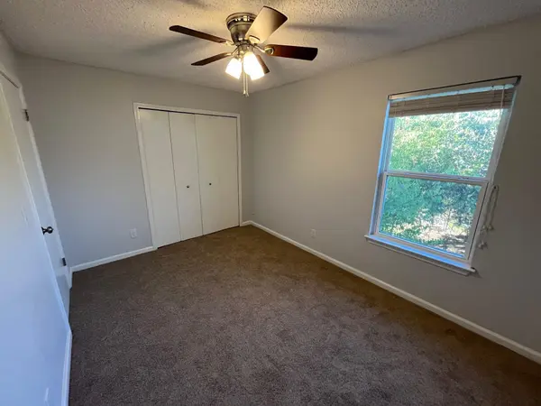 122 Hillside DR, Elgin, TX 78621