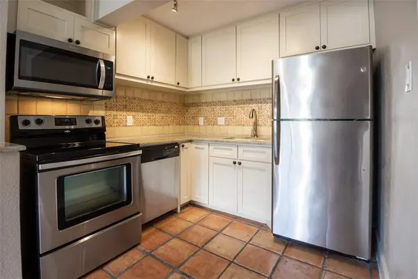 1306 Norwalk LN #302, Austin, TX 78703