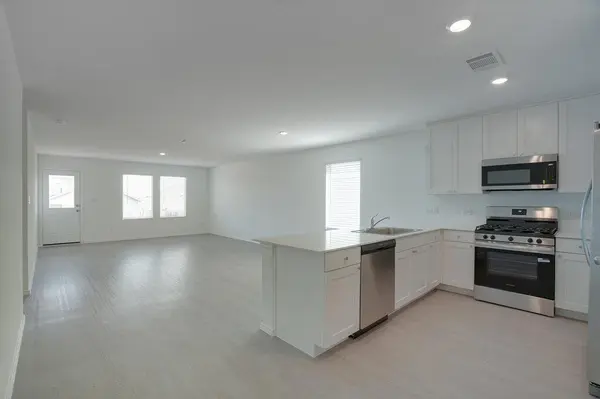 433 Whoopers LOOP, Uhland, TX 78640