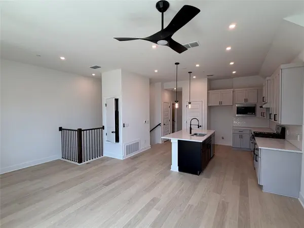 200 W 56th ST #8104, Austin, TX 78751