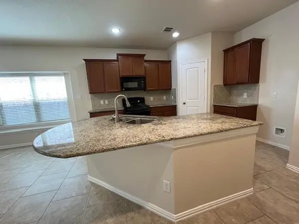 516 Rancho Verde DR, Leander, TX 78641