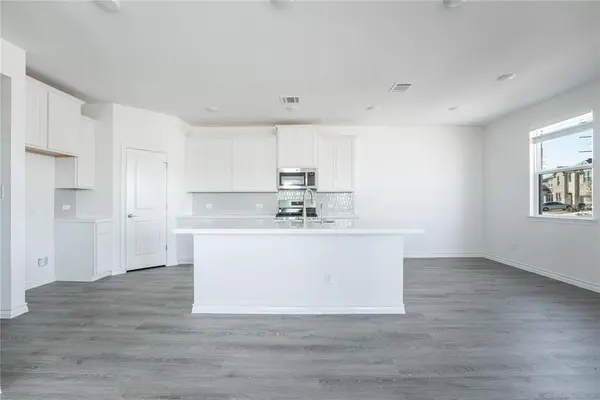103 W Thurman Holt RD, Hutto, TX 78634