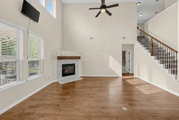 1694 Oyster CRK, Buda, TX 78610