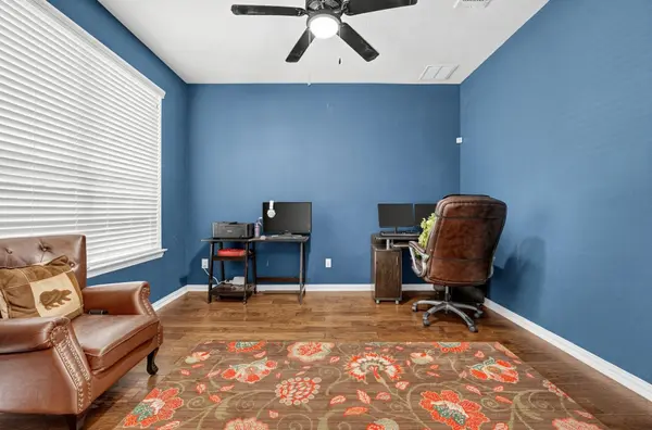 1694 Oyster CRK, Buda, TX 78610