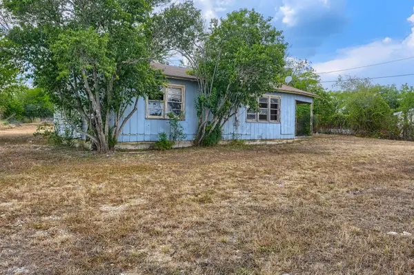 2212 Hunter RD, San Marcos, TX 78666