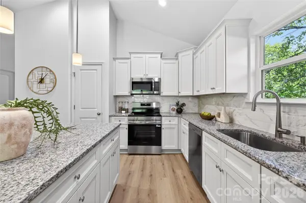 703 Railroad ST, Lowell, NC 28098