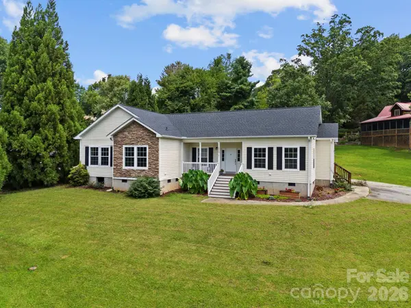 97 Meadowview DR, Saluda, NC 28773