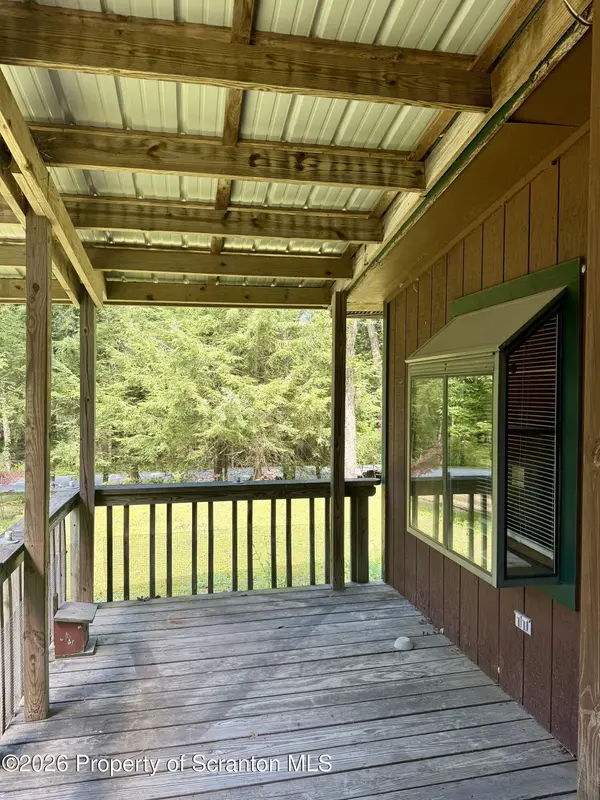 109 Sandspring DR, Greentown, PA 18426