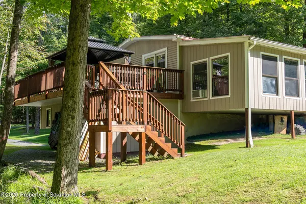 5 Chipmunk TRL, Hawley, PA 18428