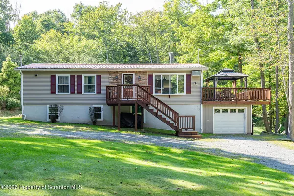 5 Chipmunk TRL, Hawley, PA 18428
