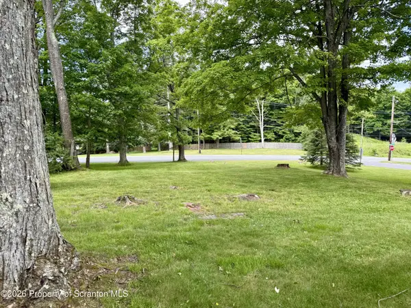 Skyline, Covington Twp, PA 18424
