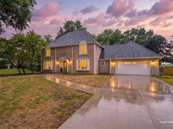 8347 W 102nd ST, Overland Park, KS 66212