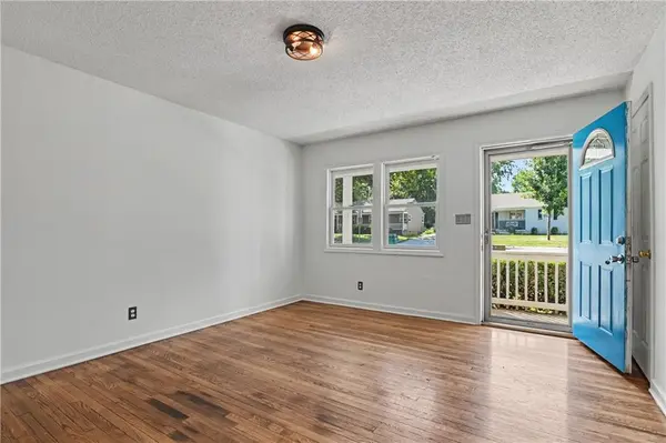 6320 W 82nd ST, Overland Park, KS 66204