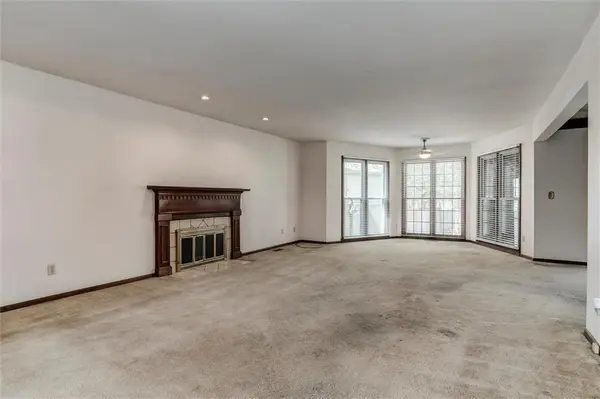 9172 W 102nd TER, Overland Park, KS 66212