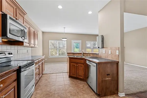 21871 W 116th PL, Olathe, KS 66061
