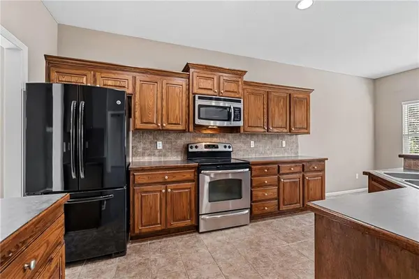 21871 W 116th PL, Olathe, KS 66061