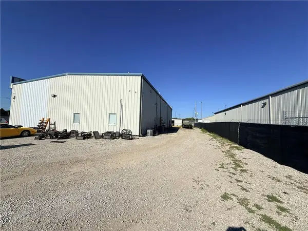701 Squire CT, Grain Valley, MO 64029