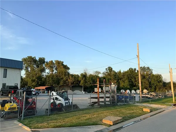 701 Squire CT, Grain Valley, MO 64029