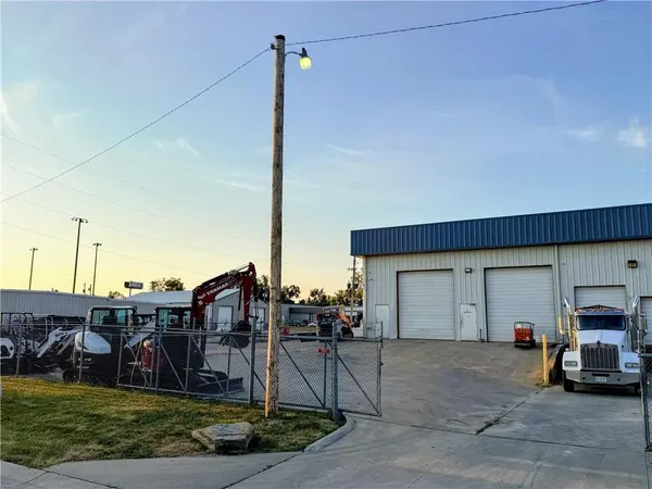 701 Squire CT, Grain Valley, MO 64029