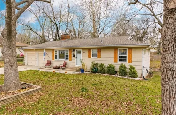 5501 N Highland AVE, Kansas City, MO 64118