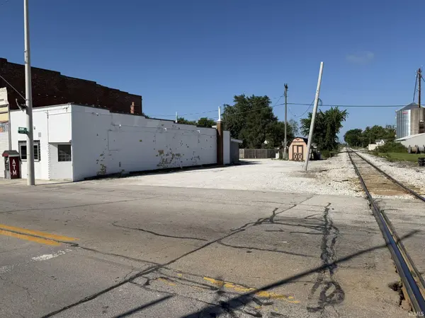 202 S washington ST, Swayzee, IN 46986