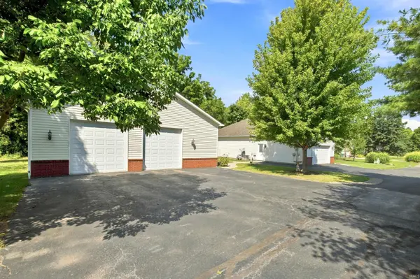 2811 Chinagrove DR, West Lafayette, IN 47906