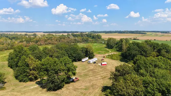 8460 N Pine Bluff RD, Bicknell, IN 47512